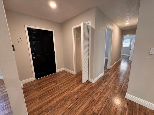 Building Photo - 5260 Lima Pl