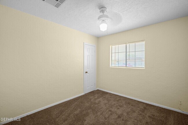 Building Photo - 4913 Sierra Madre Dr