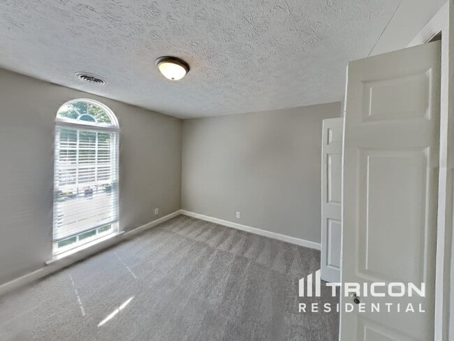 Building Photo - 419 Fieldstone Dr
