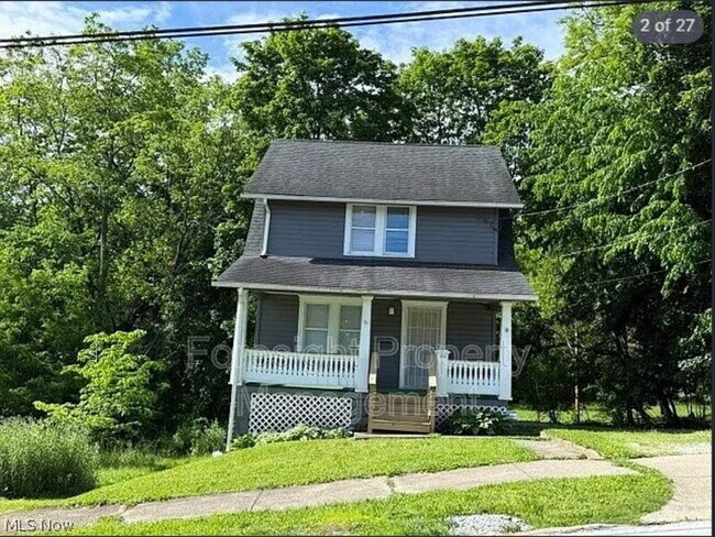 Building Photo - 692 W Thornton St