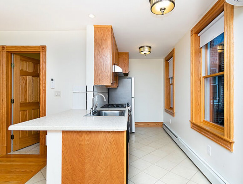 Primary Photo - 25 Phillips St