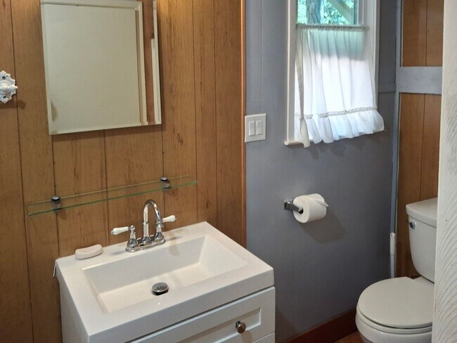 Building Photo - 1588 Quail Ln
