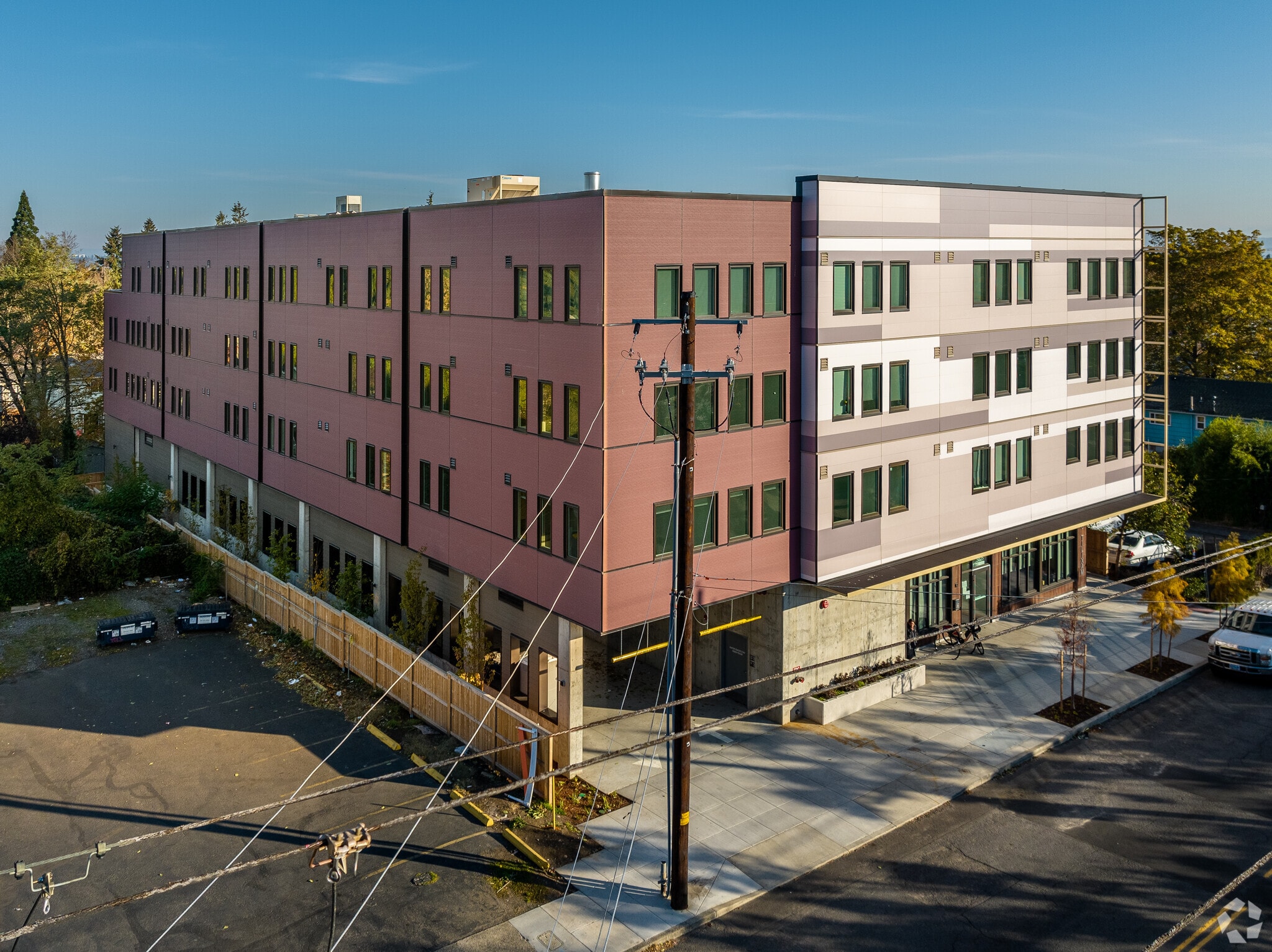 Building Photo - Hayu Tilixam