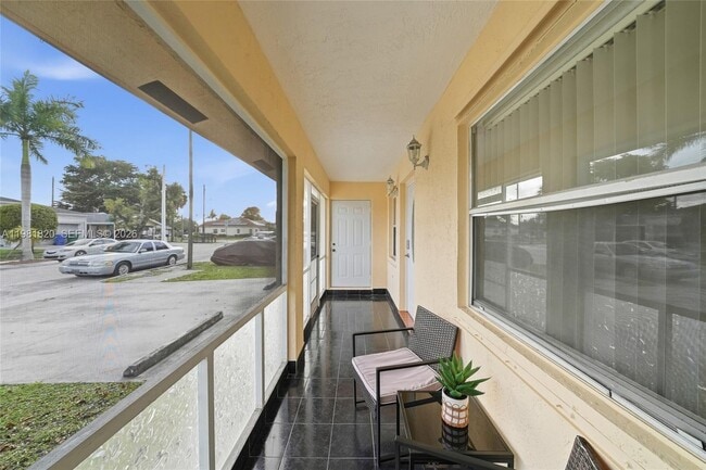 Building Photo - 2875 NW 9th Ct