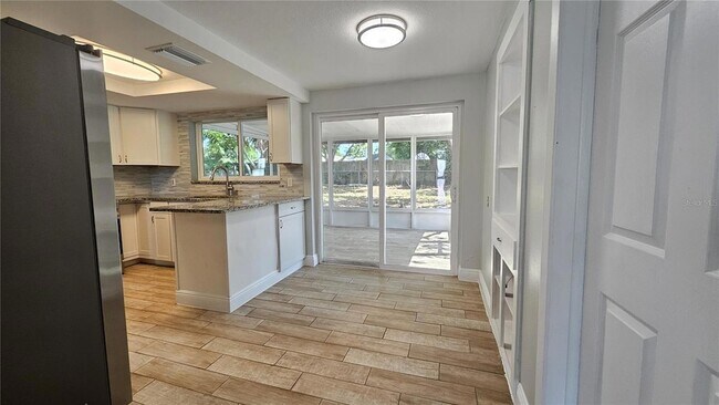 Building Photo - 6412 Pawling Ave