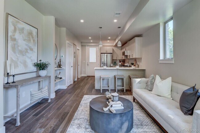 Building Photo - Cherry Creek Townhome - 4 Bed, 4 Bath, Detached Garage