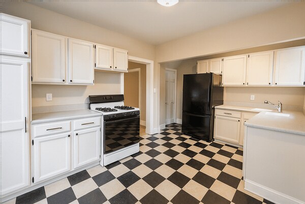 Primary Photo - 537 W 3rd Ave