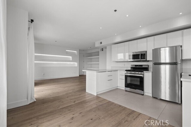Building Photo - 8811 Burton Way
