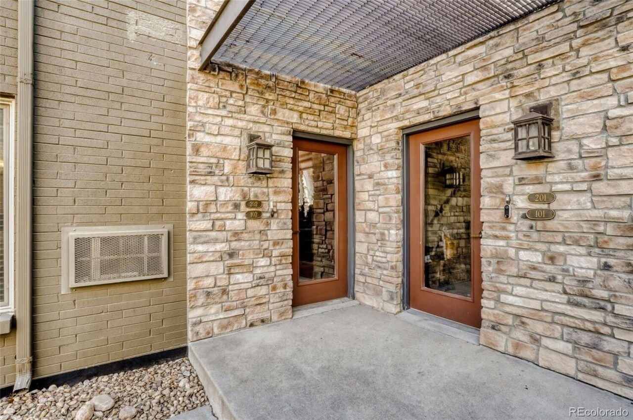 Building Photo - 920 Eudora St