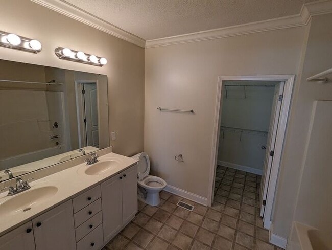 Building Photo - 3BD/2BA Townhome w/ Garage in Oak Ridge