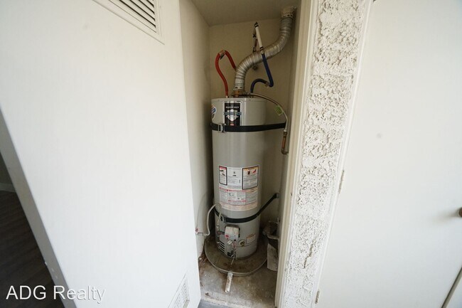 Building Photo - 1 br, 1 bath House - 4729 Nara Vista Way #...