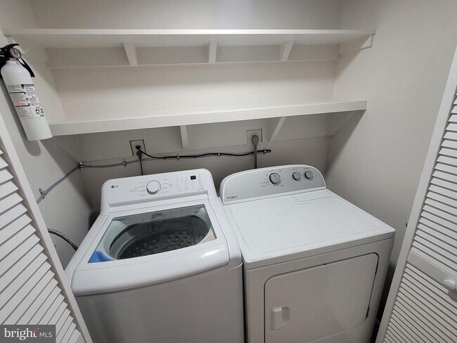 Building Photo - 5674 Oak Tanager Ct