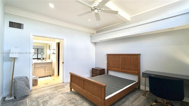 Building Photo - 741 E Coco Plum Cir