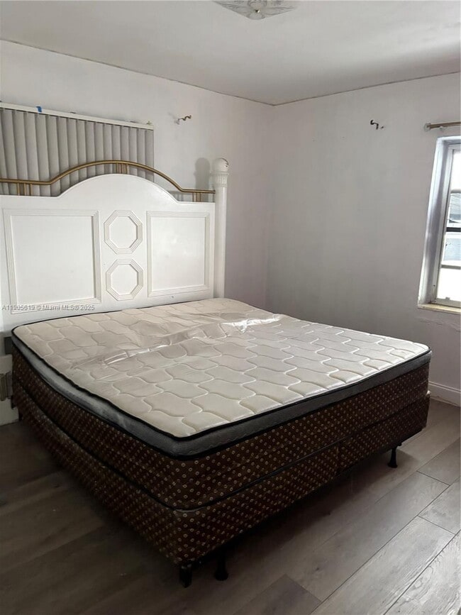 Building Photo - 75 E 13th St