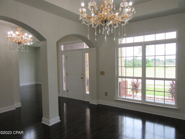 Building Photo - 105 N Shoreview Dr.