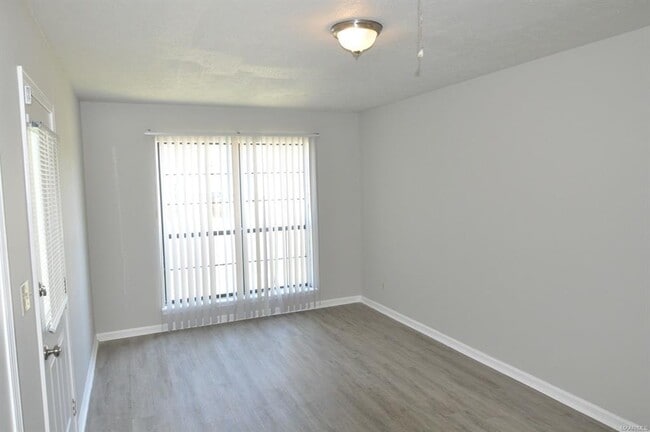 Building Photo - 3200 Herbert Dr