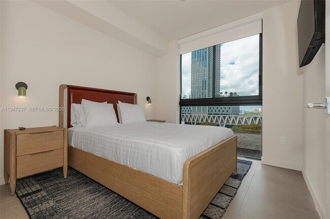 Building Photo - 11 NE 6th St