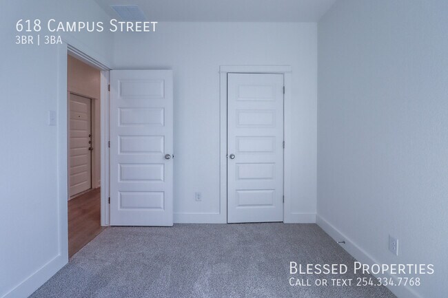 Building Photo - 618 Campus St