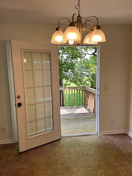 Building Photo - Room in Townhome on Dunlevy Way