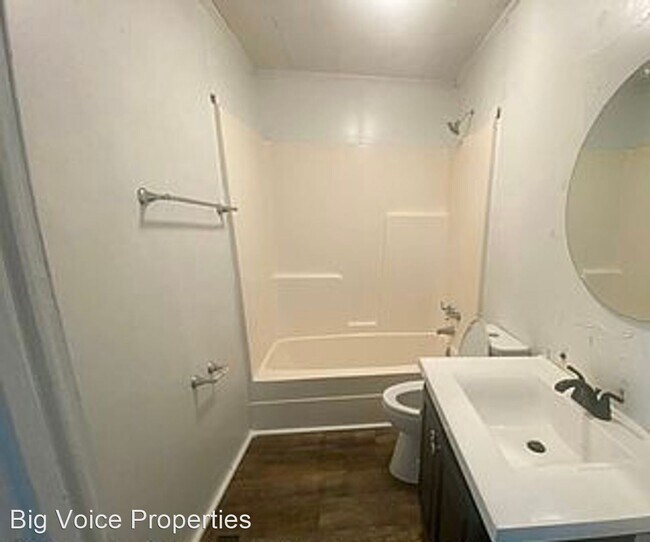 Building Photo - 2 br, 1 bath House - 325 E. 18th Street