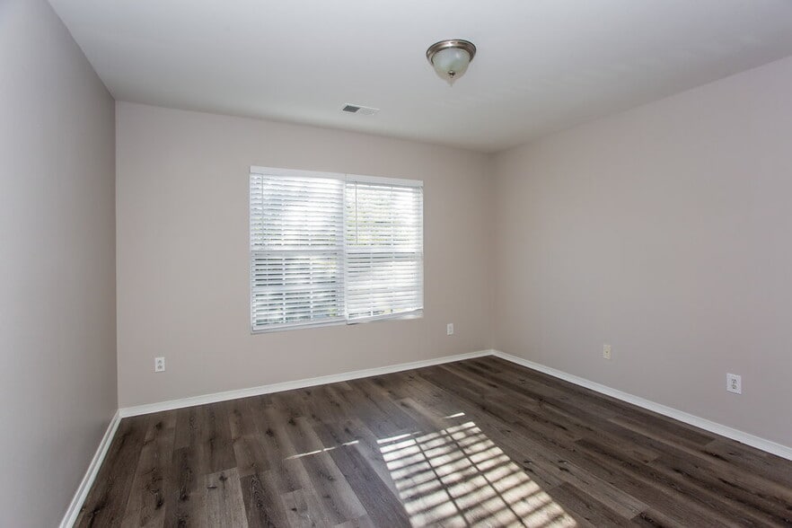 Building Photo - 3626 Larkhaven Village Dr