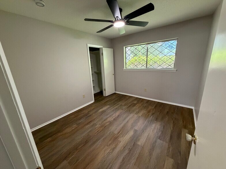 Guest room - 415 N 33rd St