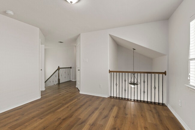 Building Photo - 3918 Woodbridge Way