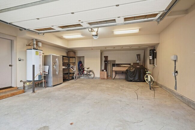 Building Photo - 1501 NW Awbrey Rd