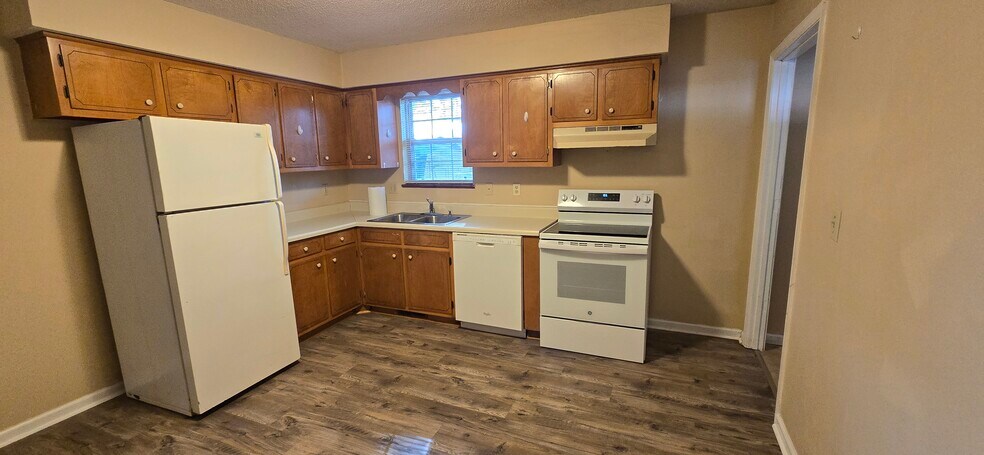 kitchen, new surface stove, dishwasher {picture shot before new microwave installed - 103 N Roosevelt St