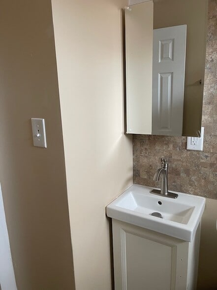 Building Photo - 1438 E 45th St