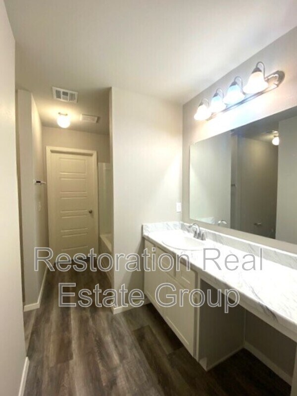 Building Photo - 10010 E 108th Pl N