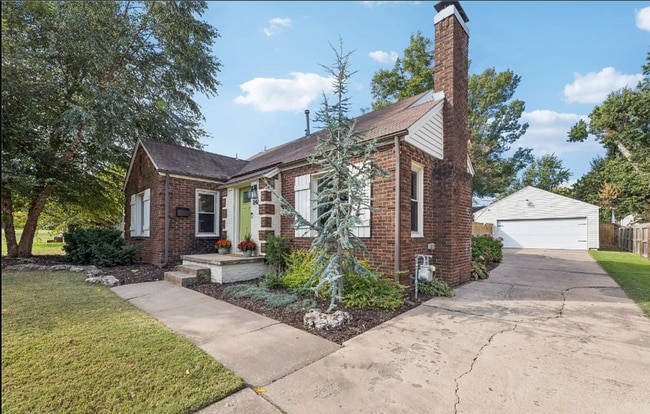 Building Photo - 2 Bed | 2 Bath Near TU!