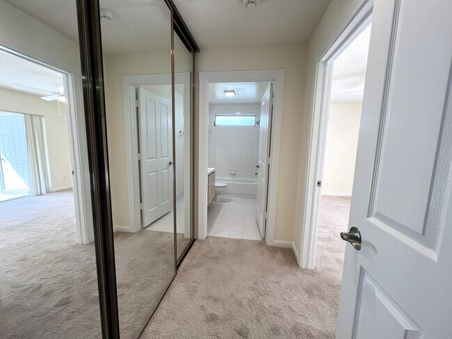 Building Photo - 6002 Red Oak Ct