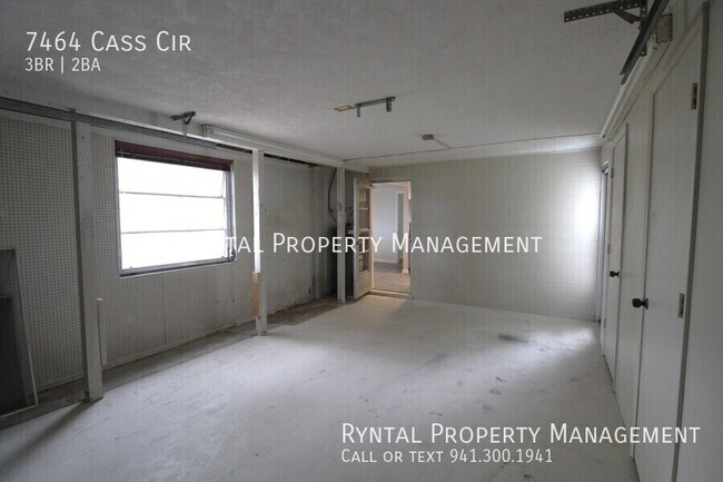 Building Photo - 7464 Cass Cir