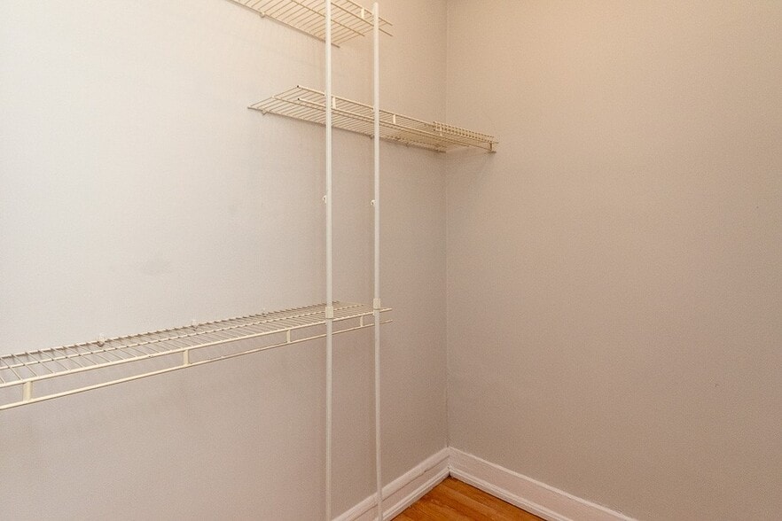 Building Photo - 2832 N Burling St