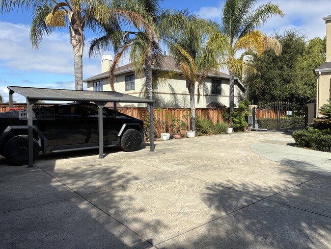 Building Photo - 223 Mission Tierra Pl