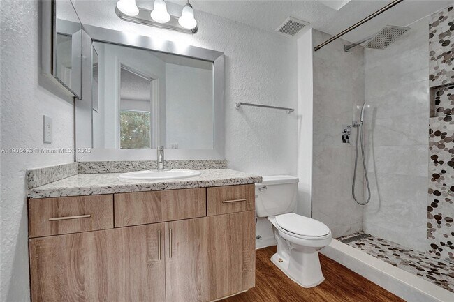 Building Photo - 417 Vista Isles Dr