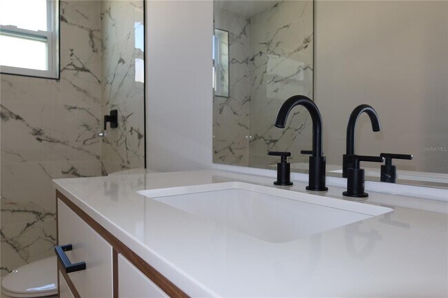 Building Photo - 1808 Harpoon Dr