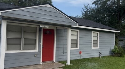 Building Photo - 10430 Wicklowe St