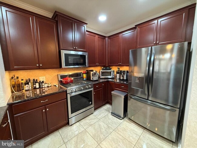 Building Photo - 266 Carson Terrace