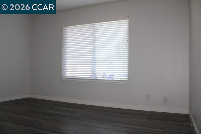 Building Photo - 130 Aster Ct
