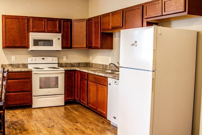 Building Photo - 613 Sheldon St