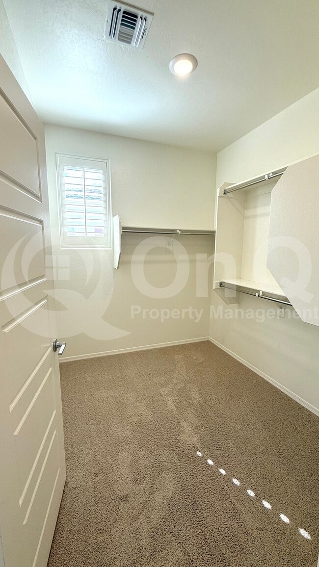 Building Photo - 2664 S Peppertree Dr
