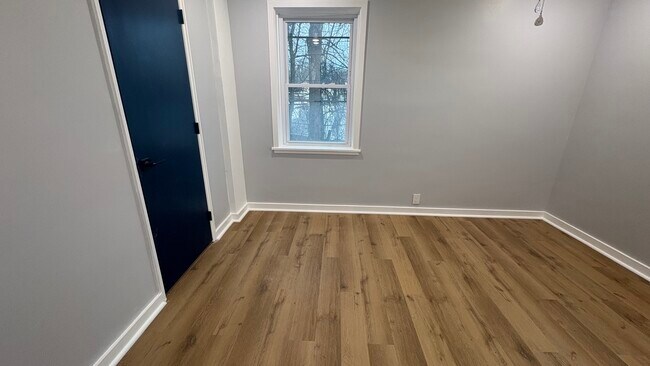 Building Photo - 5618 Phillips Ave