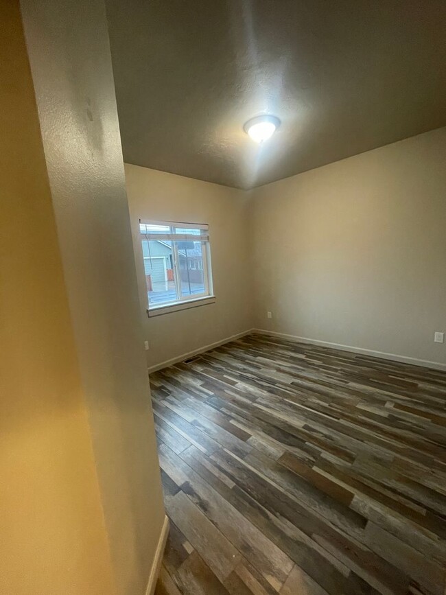 Building Photo - 3 Bedroom in McKay Meadows Prineville