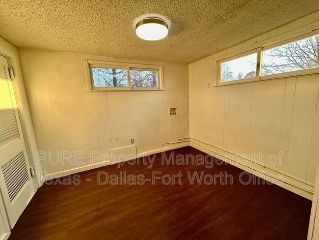 Building Photo - 1607 Briarwood Blvd