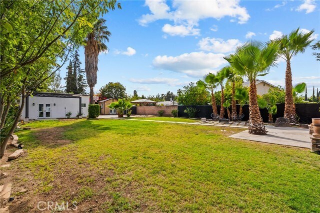 Building Photo - 23036 Burbank Blvd