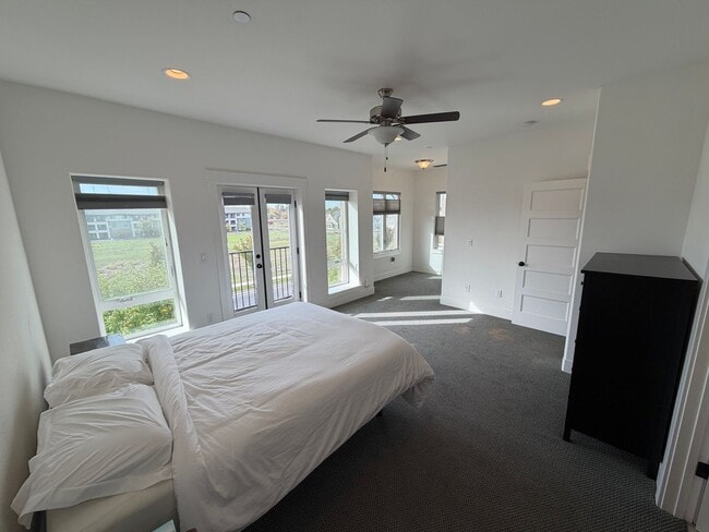 Building Photo - 3 Bedroom | 2.5 Bathroom | Crocker Village House