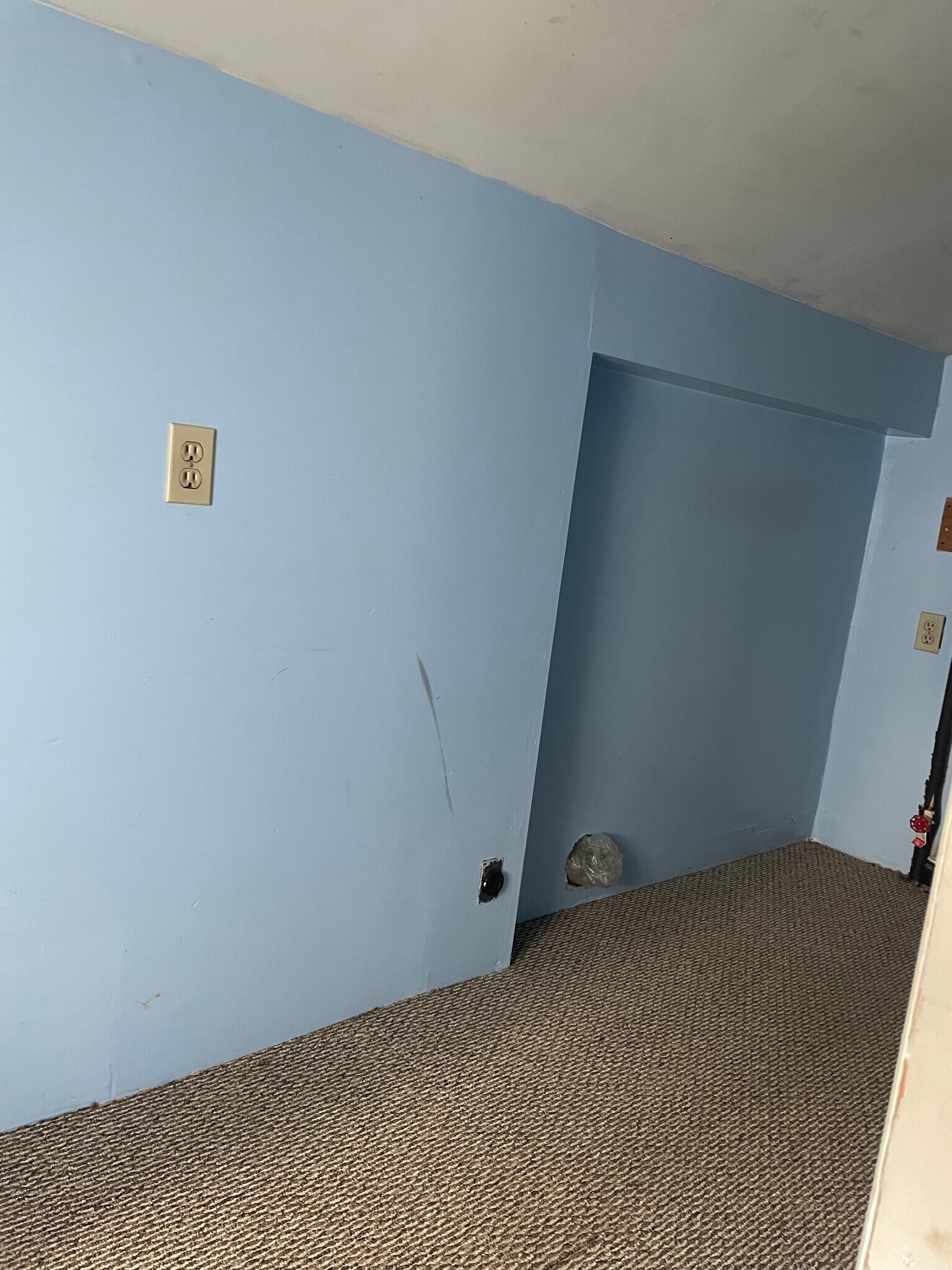 laundry/storage - 6 S 2nd St