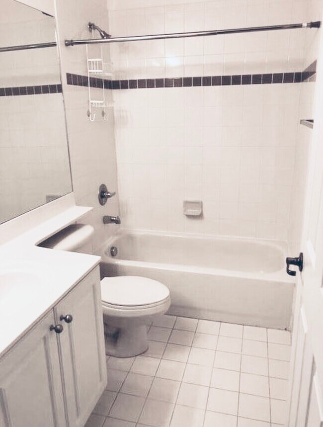 Building Photo - 9715 Darlington Pl